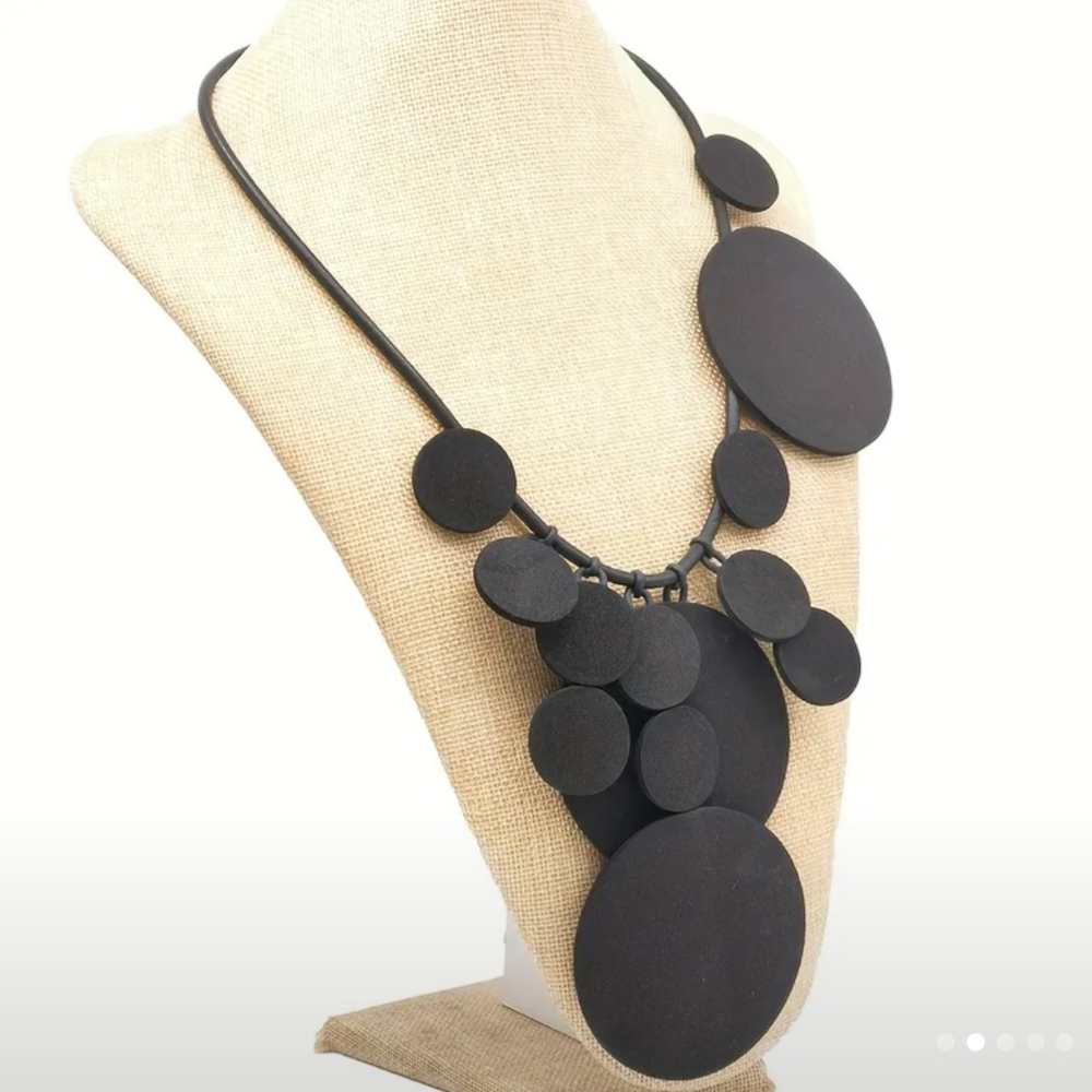 Elegant Black Statement Necklace